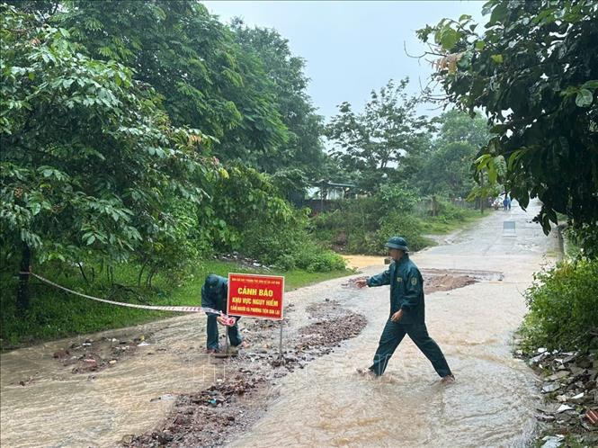 Mưa lớn gây ngập cục bộ, chia cắt một số khu vực miền núi Quảng Trị